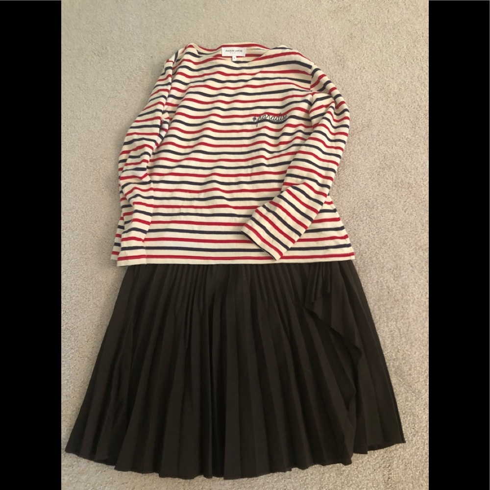 Pleated skirt size 4. Wool and very fashionable